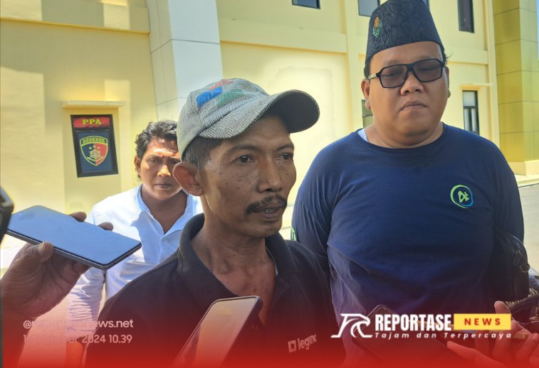 Aliansi Masyarakat Peduli (AMP) Neneng (NS), bersama orang tua korban saat menggelar aksi audiensi di Mapolres Sumenep, @by_reportasenews.net