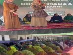 Caption : Nyai Hj dr Ita Fajria Tamim M.Kes S dan Hj Vany Daryani Istri Kyai Mamak dan Mas AB Paslon MANDAT pada Pilkada Sampang 2024 Caption : Nyai Hj dr Ita Fajria Tamim M.Kes S dan Hj Vany Daryani Istri Kyai Mamak dan Mas AB Paslon MANDAT pada Pilkada Sampang 2024