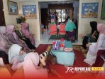 Caption : Nyai Ita dan Hj Vanny istri Cabup-Cawabup 01 di pilkada sampang saat silaturrahmi dan gelar doa bersama dengan NYai dan tokoh perempuan di Tiga Kecamatan di sampang