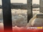 Proses penyedotan air tua berbusa yang dilakukan oleh PT Garam. Proses penyedotan air tua berbusa yang dilakukan oleh PT Garam.