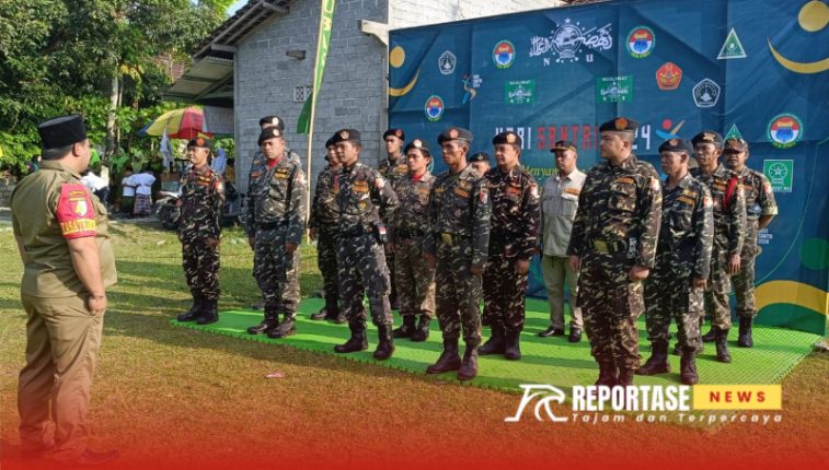 Foto: Pemerintah Desa Kemloko bersama organisasi masyarakat dan keagamaan, saat menggelar upacara Hari Santri Nasional 2024, @by_reportasenews.net