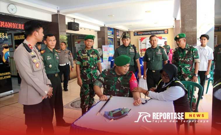Sinergitas TNI-Polri, personel Kodim 0821/Lumajang berpartisipasi dalam kegiatan donor darah