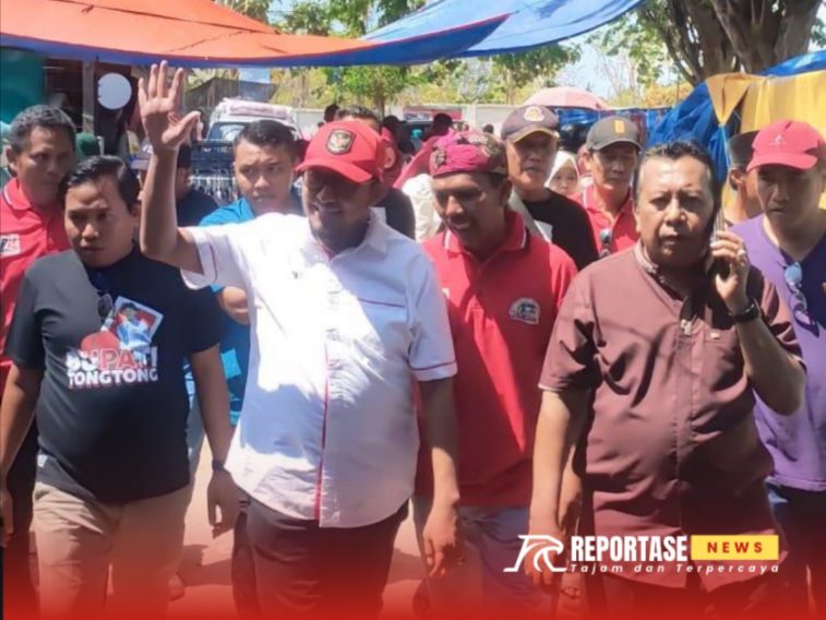 Foto: Calon Bupati Sumenep nomor urut 02, Achmad Fauzi Wongsojudo, bersama relawan Si Gemoy, saat blusukan ke pasar Sattoan, @by_reportasenews.net