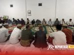 Silaturahmi Kyai Mamak Calon Bupati setempat pada Pilkada 2024 bersama mantan Pejabat Sipil dan Purnawirawan TNI/Polri. Silaturahmi Kyai Mamak Calon Bupati setempat pada Pilkada 2024 bersama mantan Pejabat Sipil dan Purnawirawan TNI/Polri.