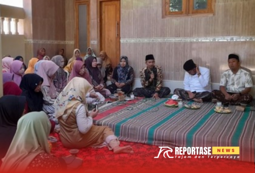 Foto: Pengasuh Pondok Pesantren Anwarul Abror, Kecamatan Dungkek, KH Tirmidzi, bersama Achmad Fauzi Wongsojudo, @by_reportasenews.net