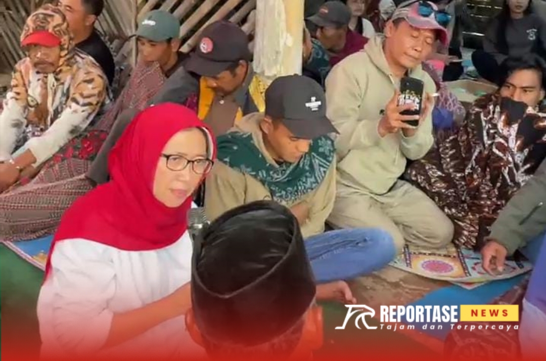 Paparkan Visi Misi dan Serap aspirasi warga, Bunda Indah (kerudung merah) saat kunjungi Desa Ranupani, Kecamatan Senduro, Lumajang