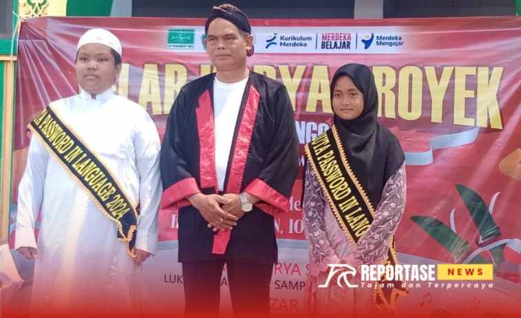 Kepala Sekolah Moch. Hasan, saat memberikan apresiasi kepada siswa berprestasi