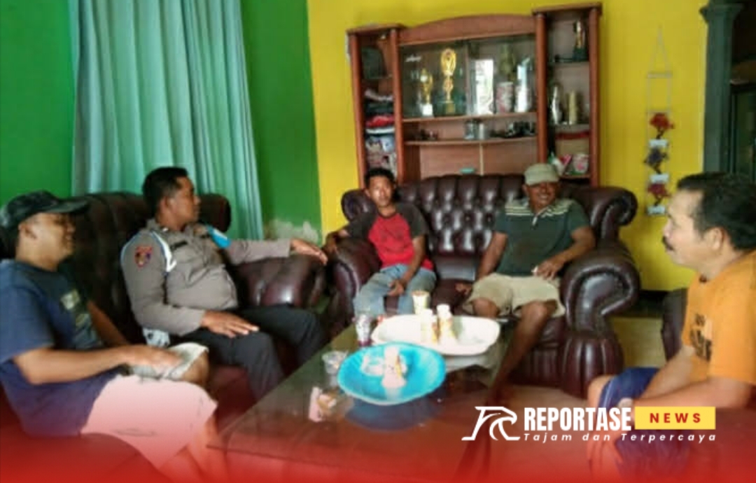 Sambangi rumah warga saat giat patroli bersama di wilayah hukum Polsek Padang